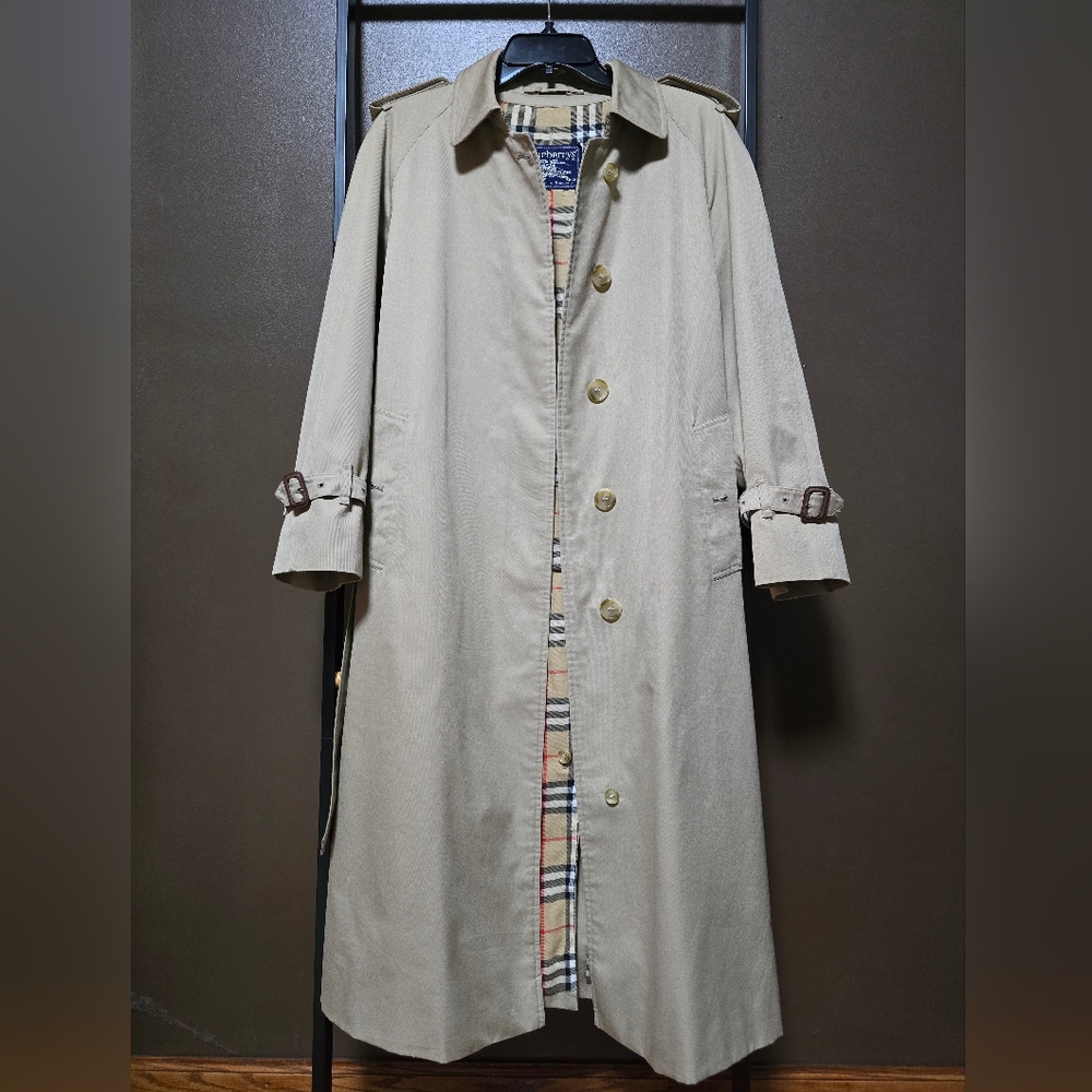 Vintage Burberry Classic Beige Trench Coat with Nova Check Lining - Picture 2 of 13